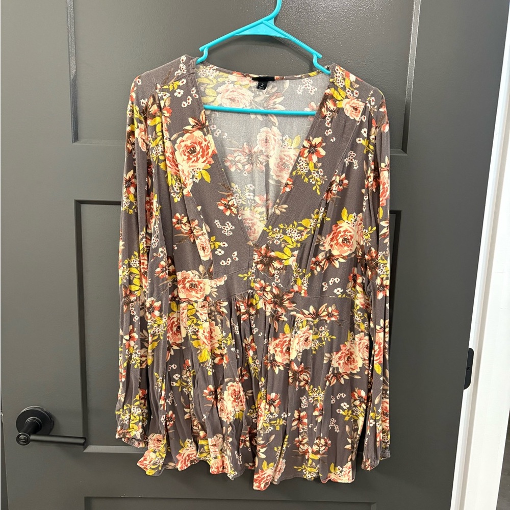 Torrid Floral V-Neck Blouse in Gray and Pink